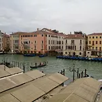 Loft Overlooking The Grand Canal