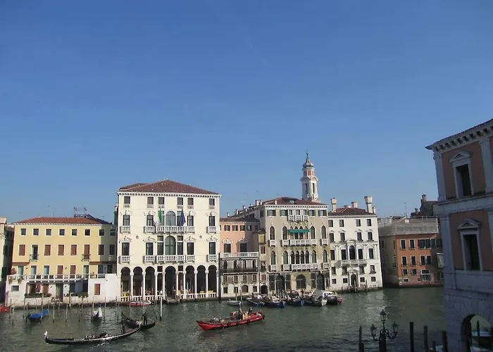 Loft Overlooking The Grand Canal