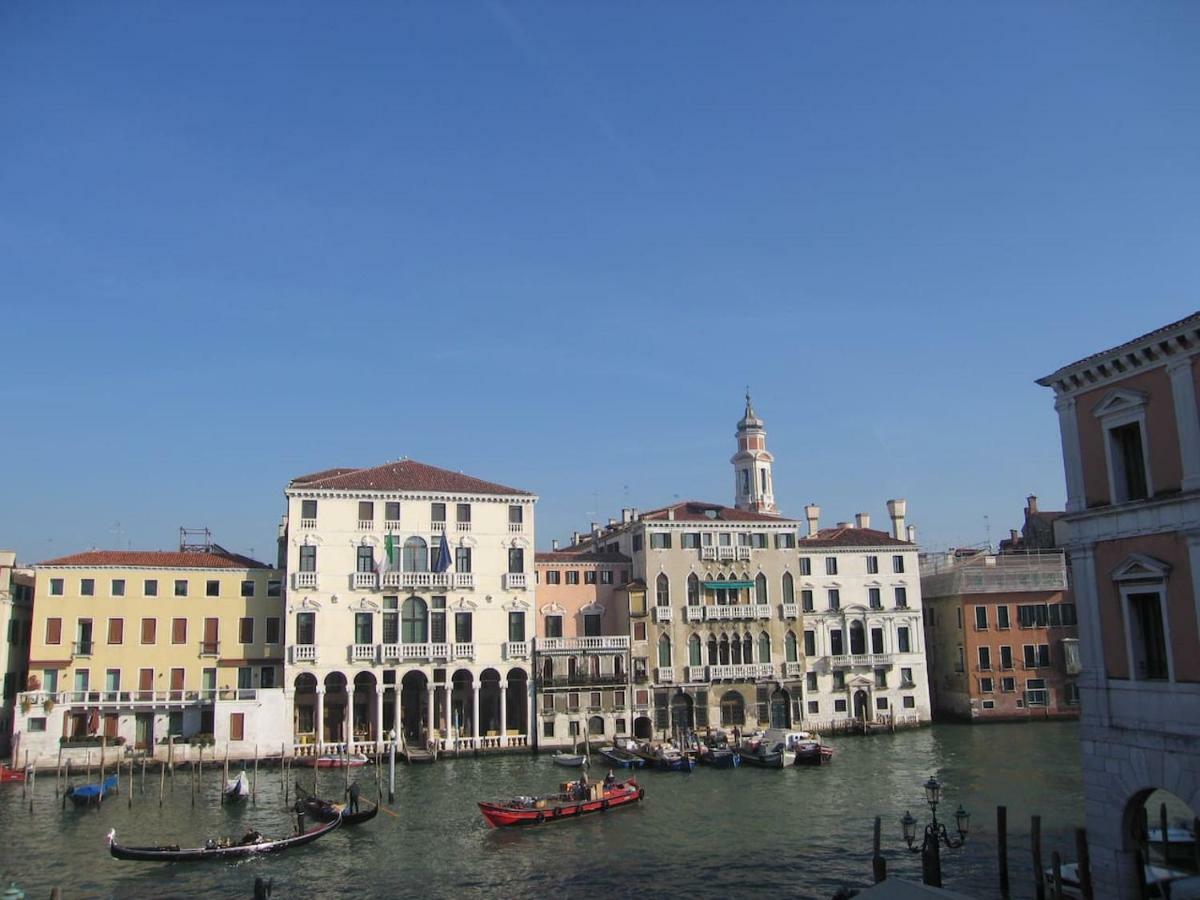 Loft Overlooking The Grand Canal Apartment *
