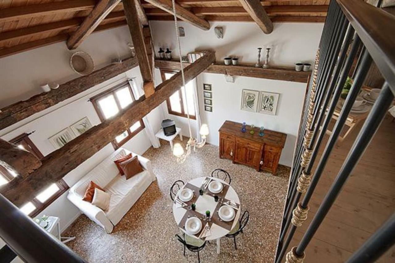 Loft Overlooking The Grand Canal Apartment *